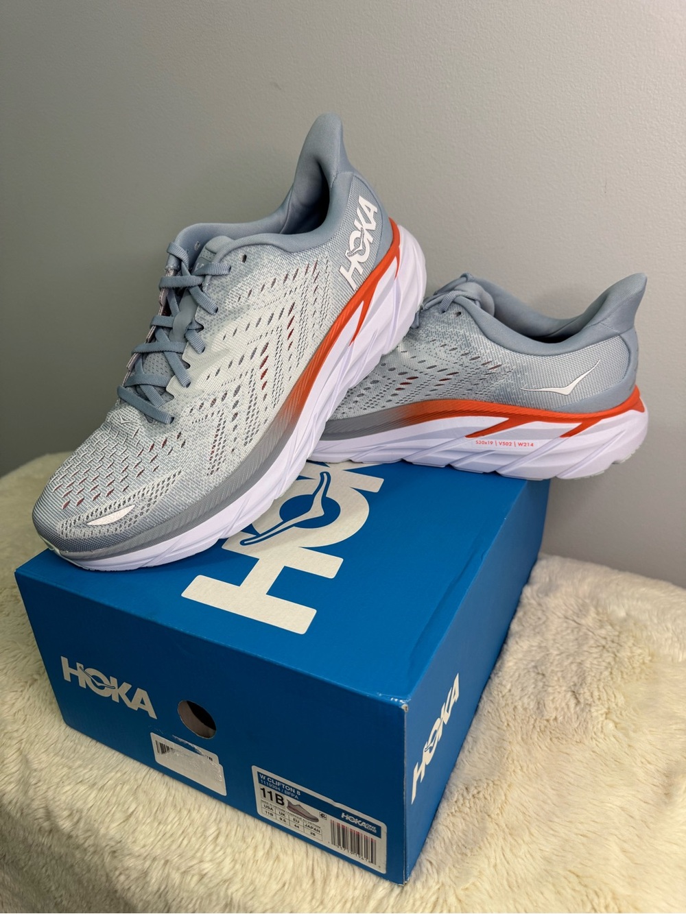 Hoka Women's Gray Comfort Shoe - Size 11